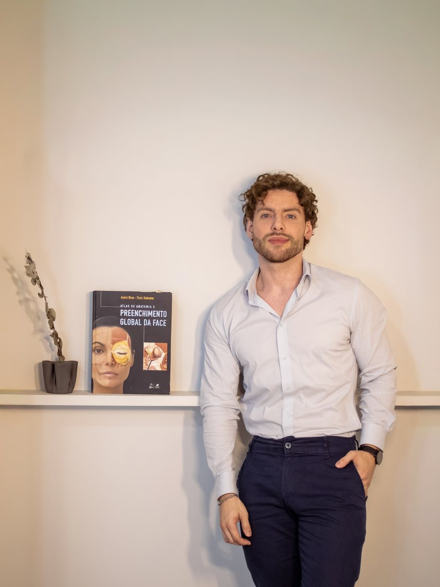 Dr. Pedro Sooli em atendimento